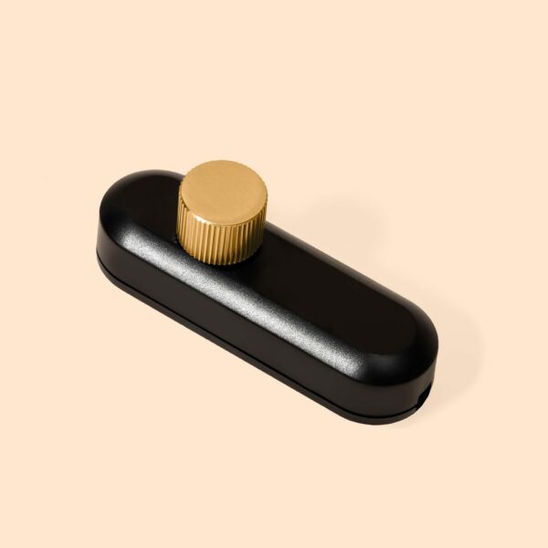 Relight Moment Universaldimmer, schwarz, mit Drehregler aus Messing 2