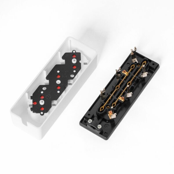 Komponenten für 3-fach Steckdosenleiste wiederanschließbar aus Thermoplast, mit Kindersicherung, Weiß