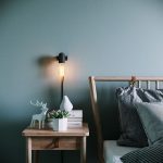 Schlafzimmer beleuchtet mit Wandfassung aus glasiertem Porzellan, 90° abgewinkelt